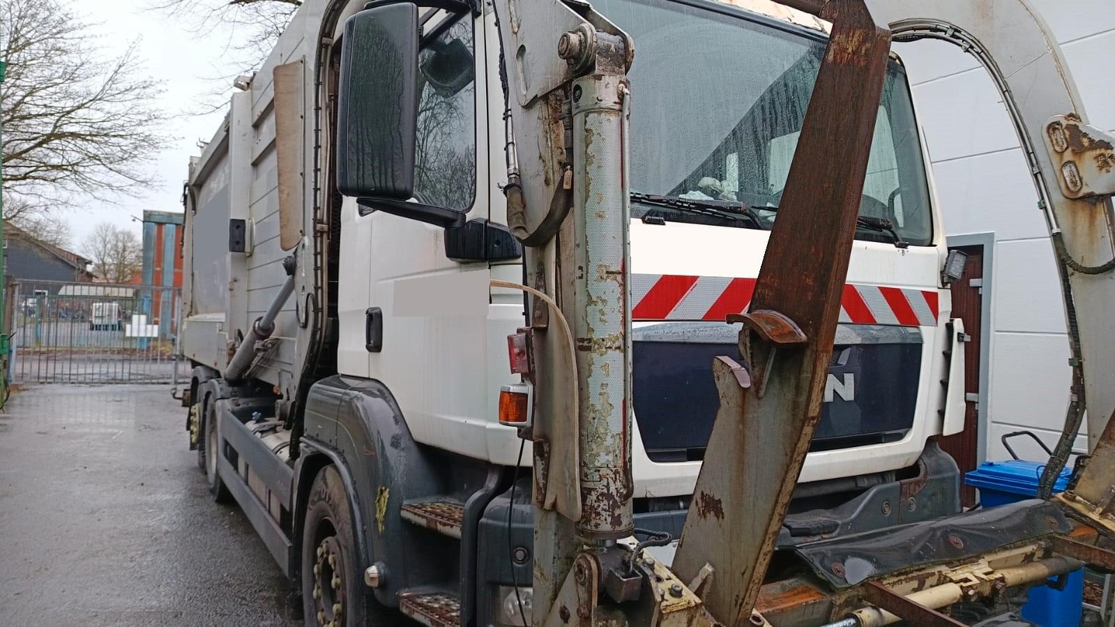 MAN TGS 26.320 6x2 Heil Überkopflader