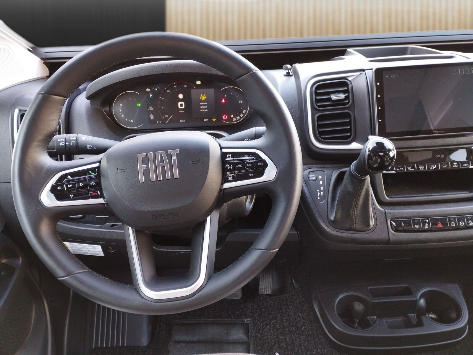 Fahrzeugabbildung Eura Mobil Van V 635 EB Automatik, 180 PS, Fahrassistenz