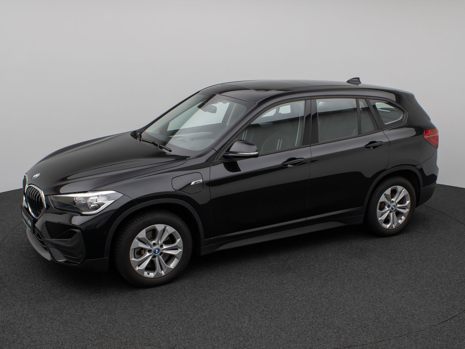 Fahrzeugabbildung BMW X1 xD25e Panorama DAB Navi Parkassistent Sport