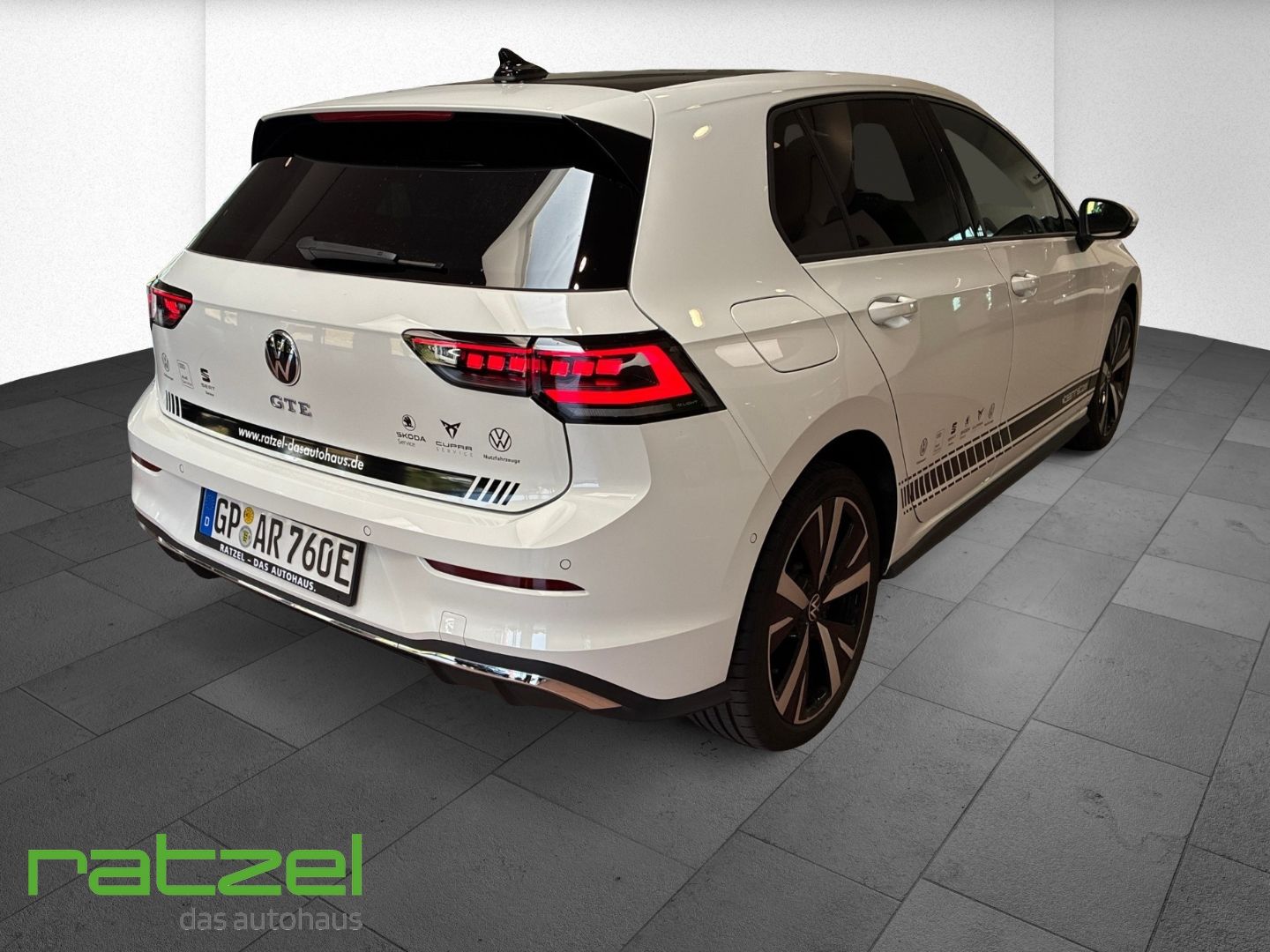 Fahrzeugabbildung Volkswagen Golf VIII GTE Business-Paket+DCC+ACC+IQ.Light