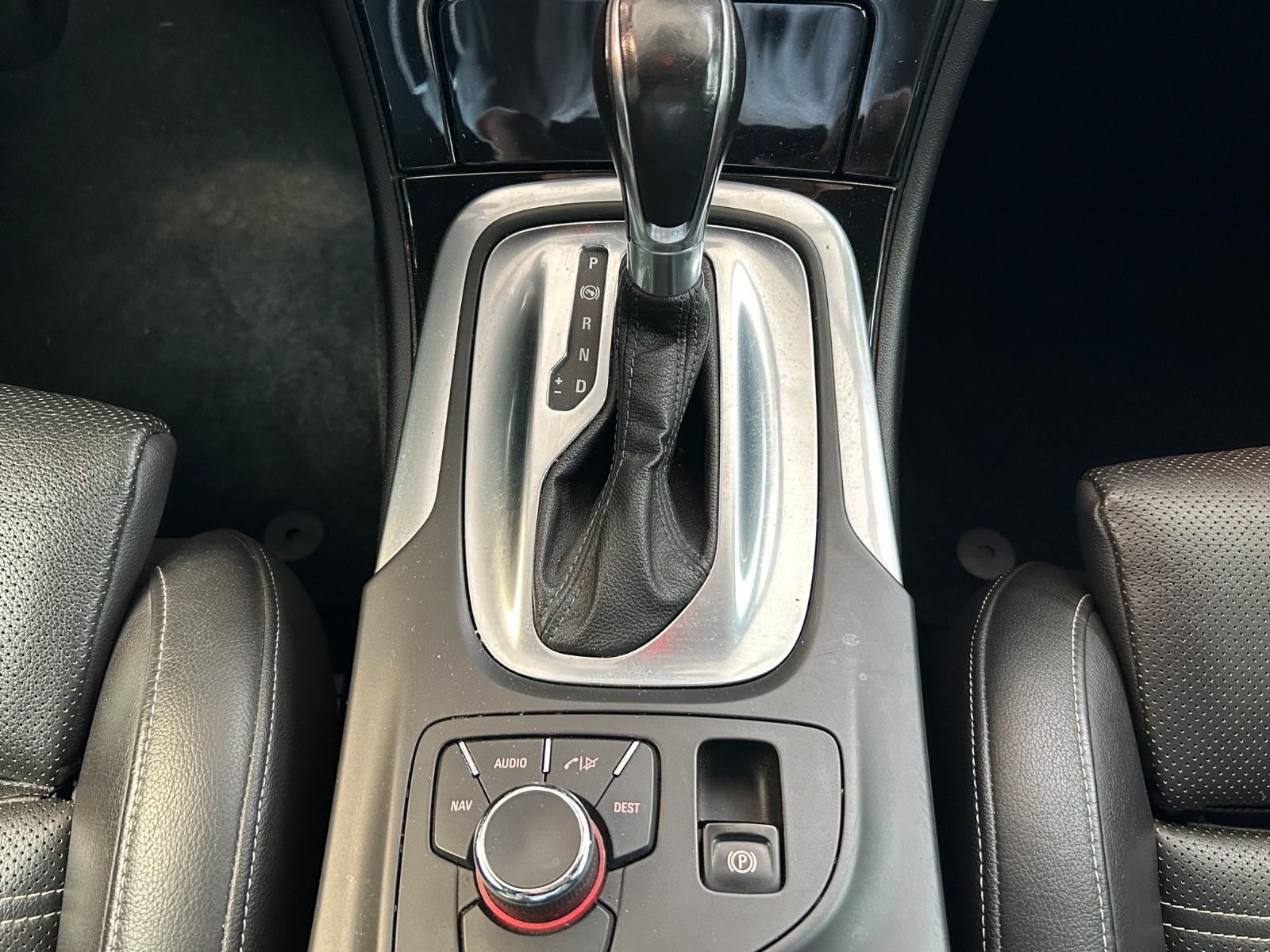 Opel Insignia 2011 — photo 11