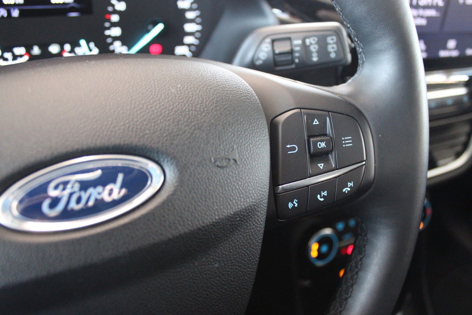 Fahrzeugabbildung Ford Puma Cool & Connect MHEV LED Allwetter WinterPak