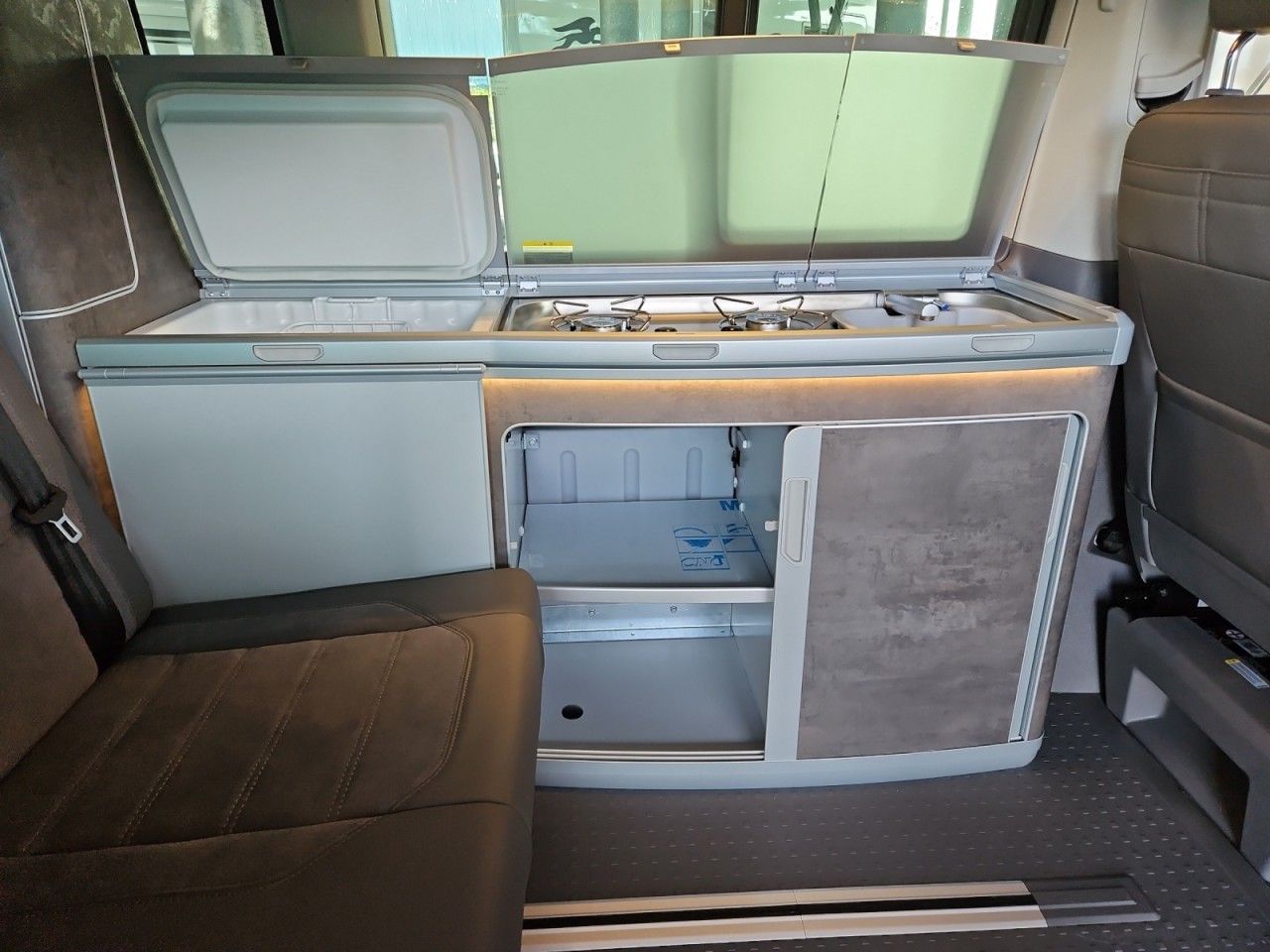 Fahrzeugabbildung Volkswagen T6.1 California Ocean Edition TDI 4Motion AHK
