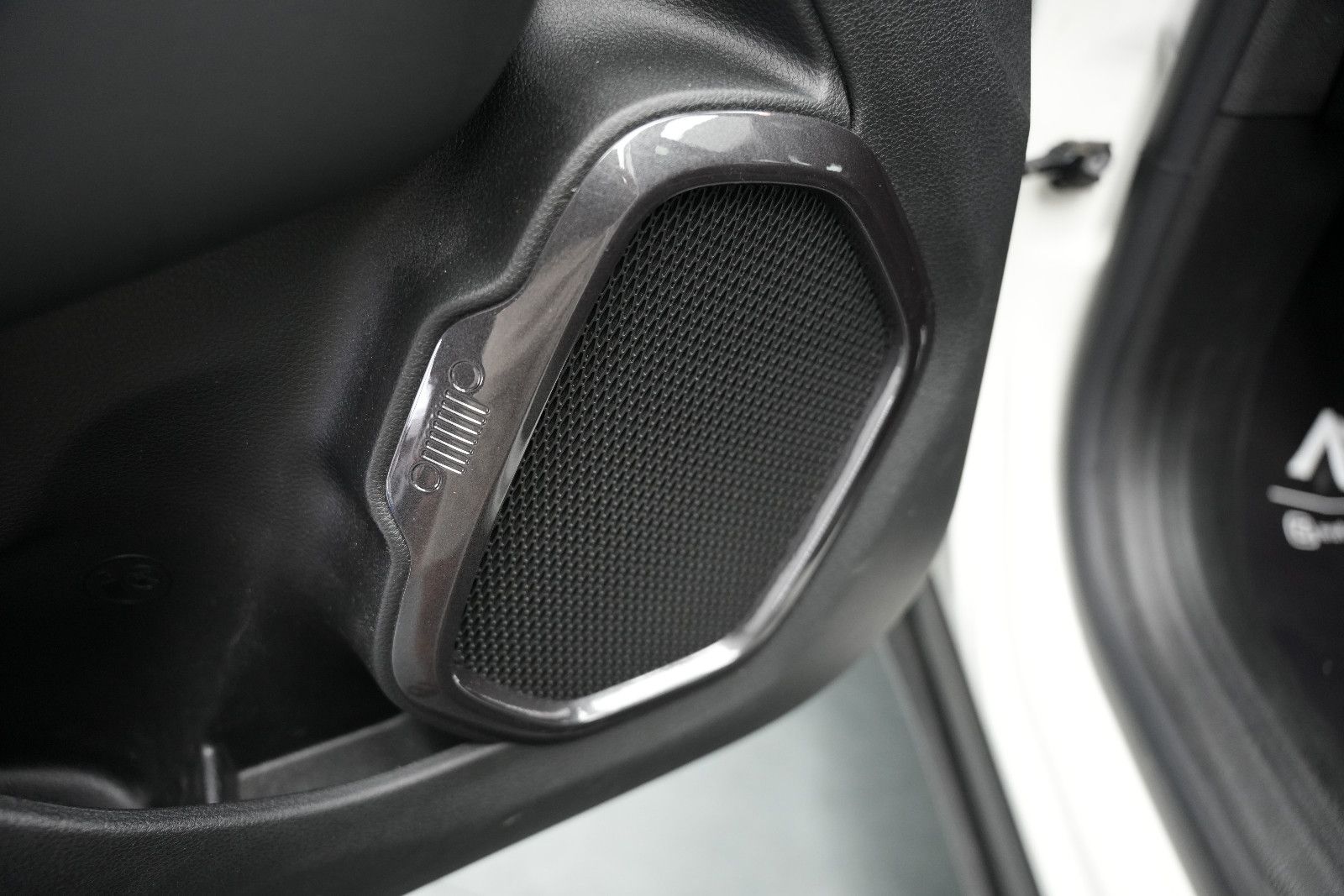 Fahrzeugabbildung Jeep Renegade S Plug-In-Hybrid 4xe *Panorama*Navi*SHZ