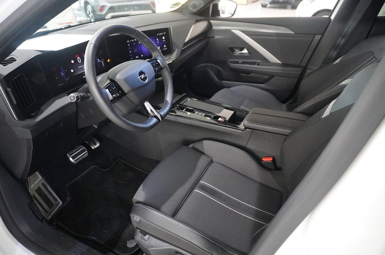 Fahrzeugabbildung Opel Astra L Lim. 1.2T GS LINE NAVI/LED/360°/SH/VIRT.