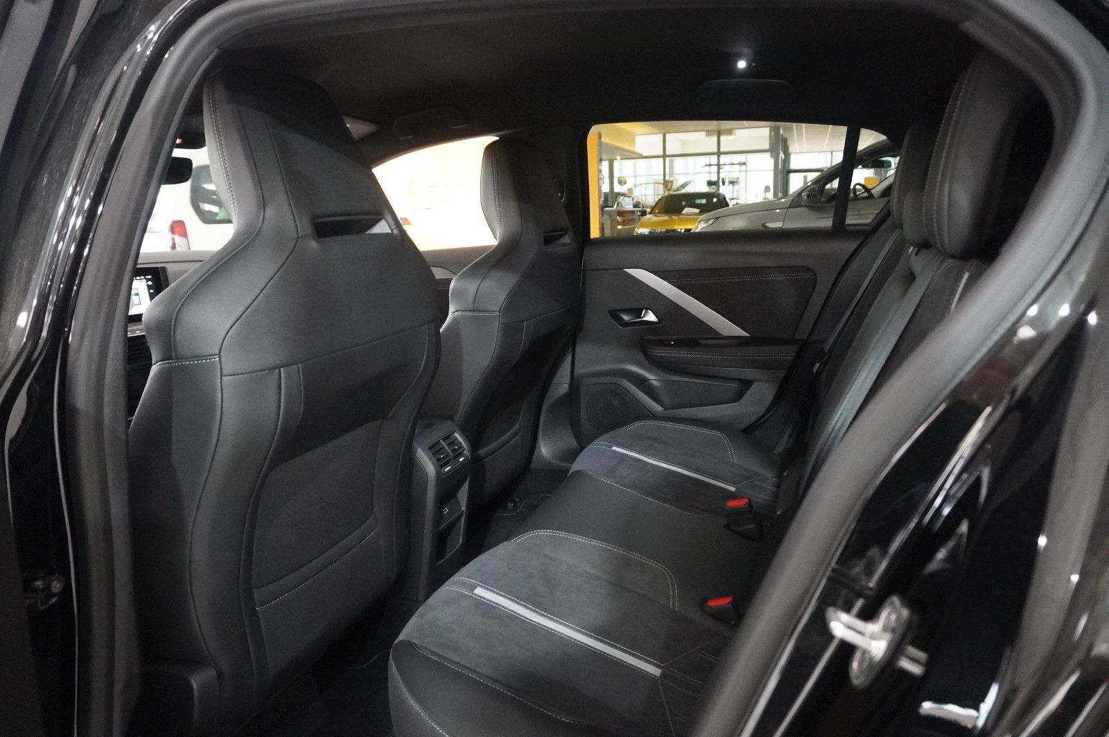 Fahrzeugabbildung Opel Astra L Lim. 1.6T PHEV GSe NAVI/LED/360°/SPORT