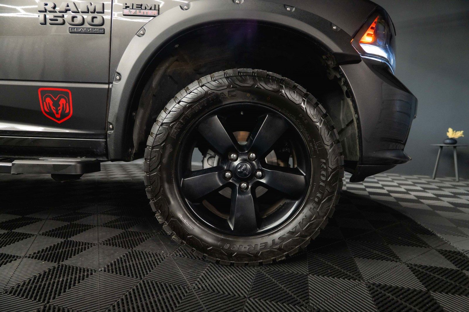 Fahrzeugabbildung Dodge RAM 5.7 V8 HEMI 4x4 OFFROAD Night-Paket *LED*AHK