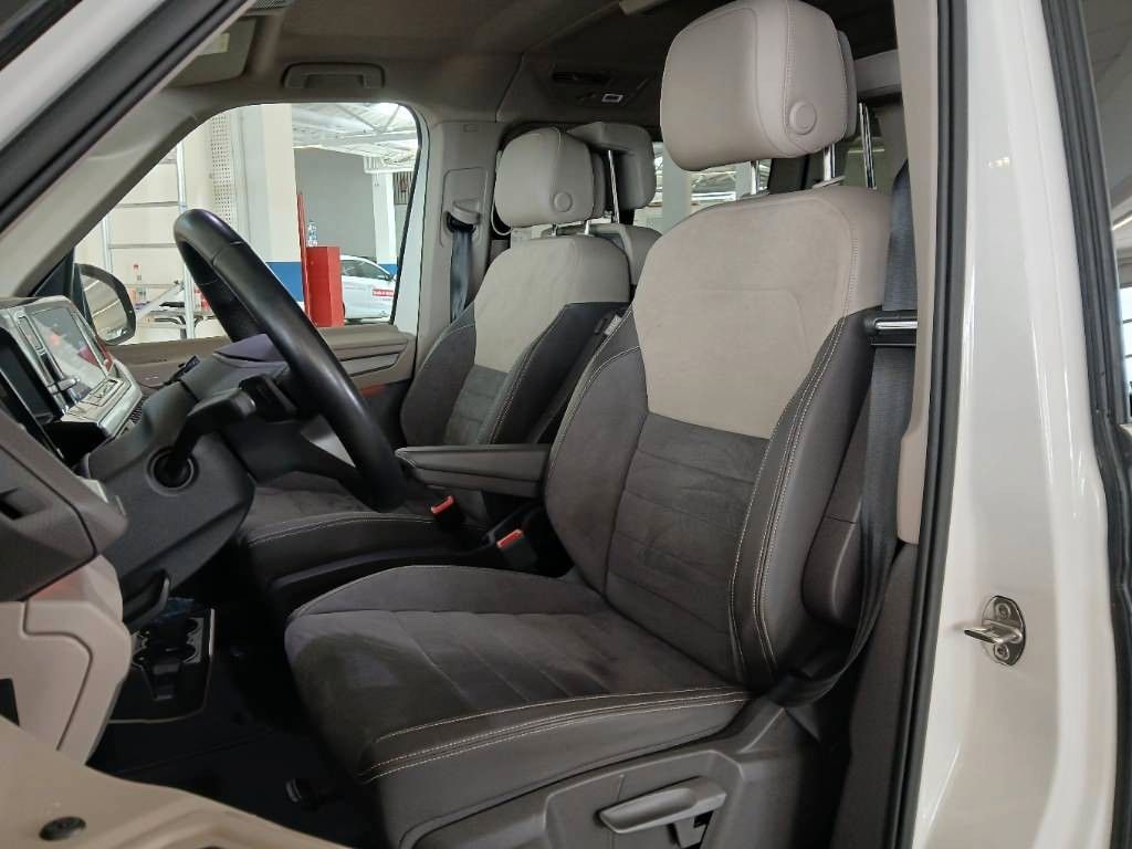 Fahrzeugabbildung Volkswagen T7 Multivan Style lang ACC Matrix vis-a-vis AHK