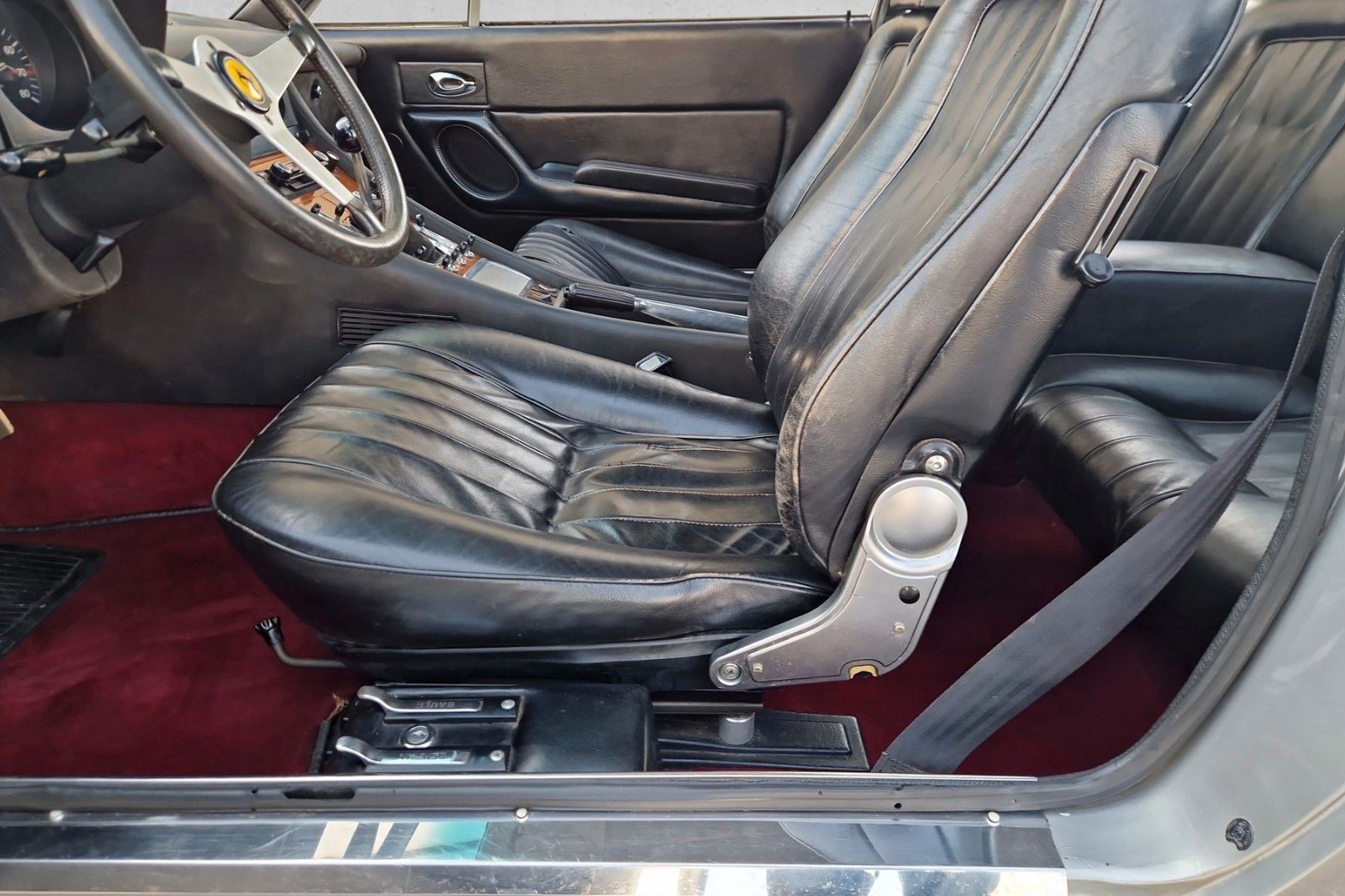 Fahrzeugabbildung Ferrari 365 GT/4 2+2 *GTC Motor*