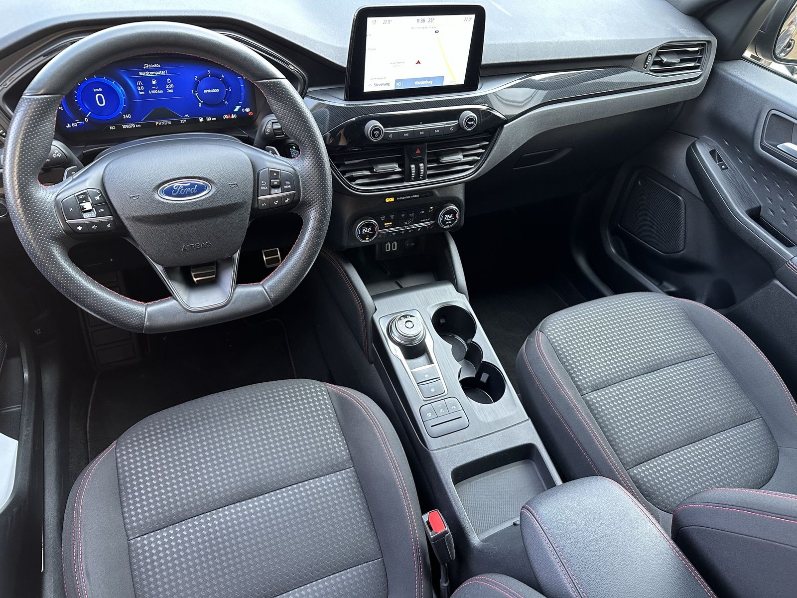 Fahrzeugabbildung Ford Kuga 2.0 EB 4x4 ST-Line NAV+LED+KAMERA+VCOCKPIT