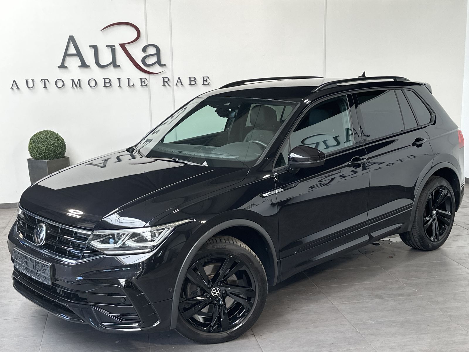 Fahrzeugabbildung Volkswagen Tiguan 4M R-Line Black NAV+MATRIX+ACC+AHK+VCOCKP