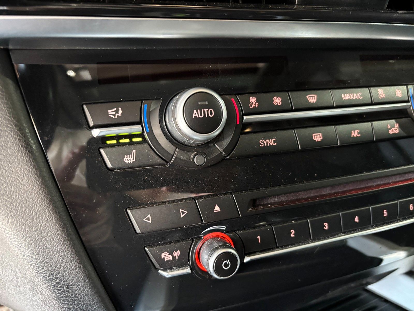 Fahrzeugabbildung BMW X5 xDrive40d *M-Paket*HUD*Pano*Harman-Kardon*KAM