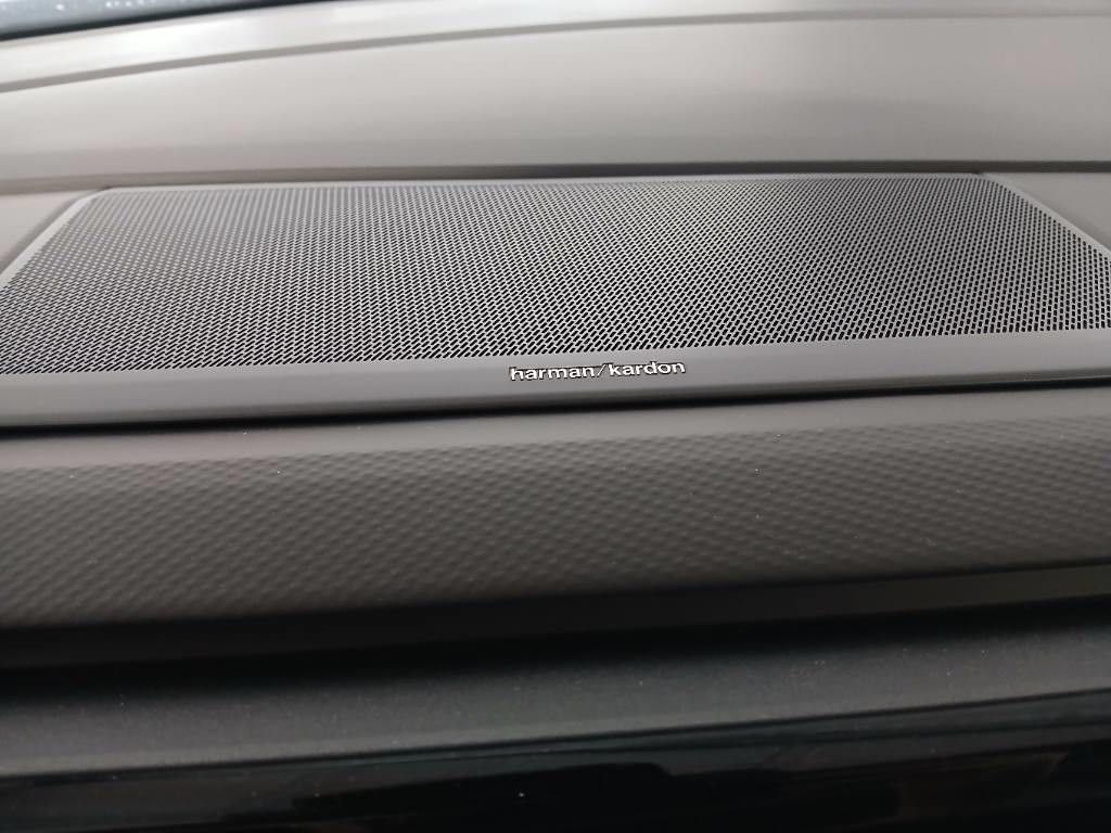 Fahrzeugabbildung Volkswagen T7 Multivan Style lang Voll-Leder HuD Pano AHK