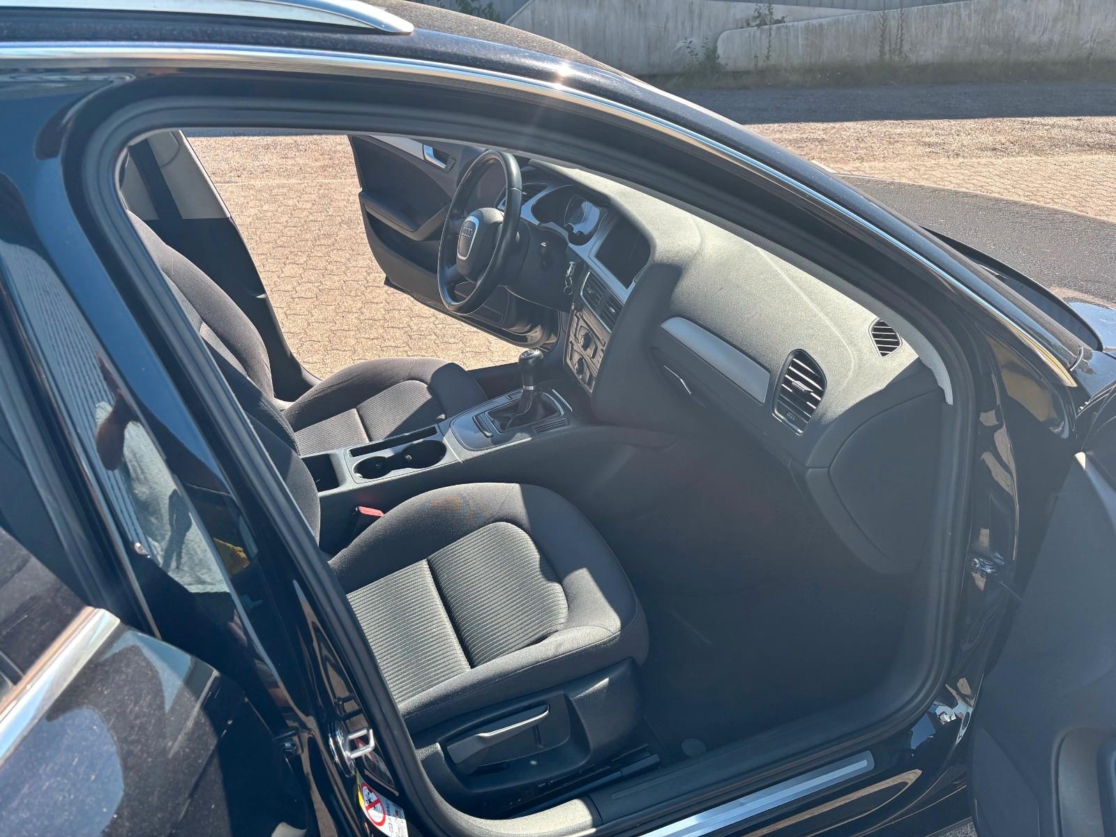 Audi A4 2009 — photo 18