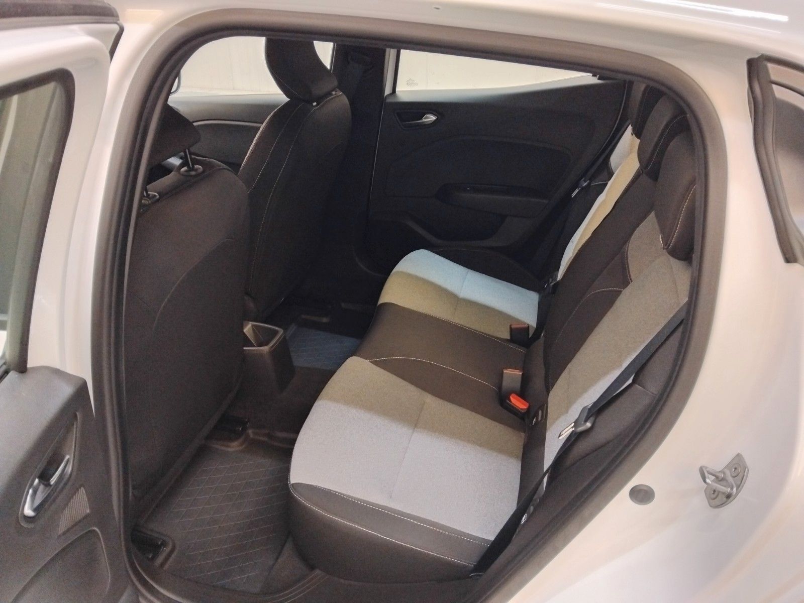Mitsubishi Colt (06/2026, Benzin)
