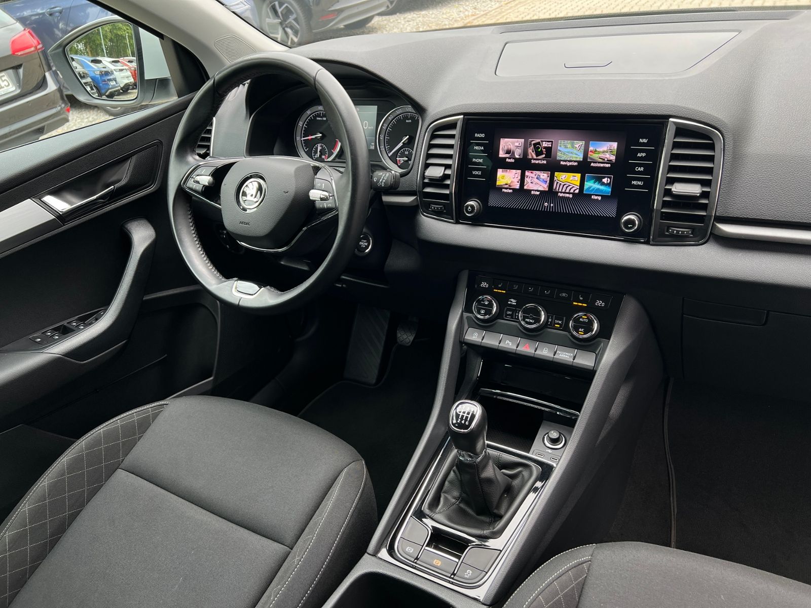Fahrzeugabbildung SKODA Karoq Ambition 1.5 TSI *AHK, SmartLink, Kamera,
