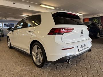 Fotografie des VW Golf VIII 2,0l TSI DSG GTI