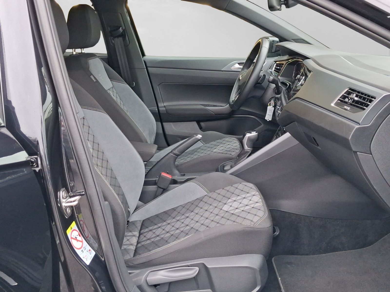 Volkswagen Taigo 1.5 TSI DSG R-LINE IQ.LIGHT AHK KAMERA ASS foto 4