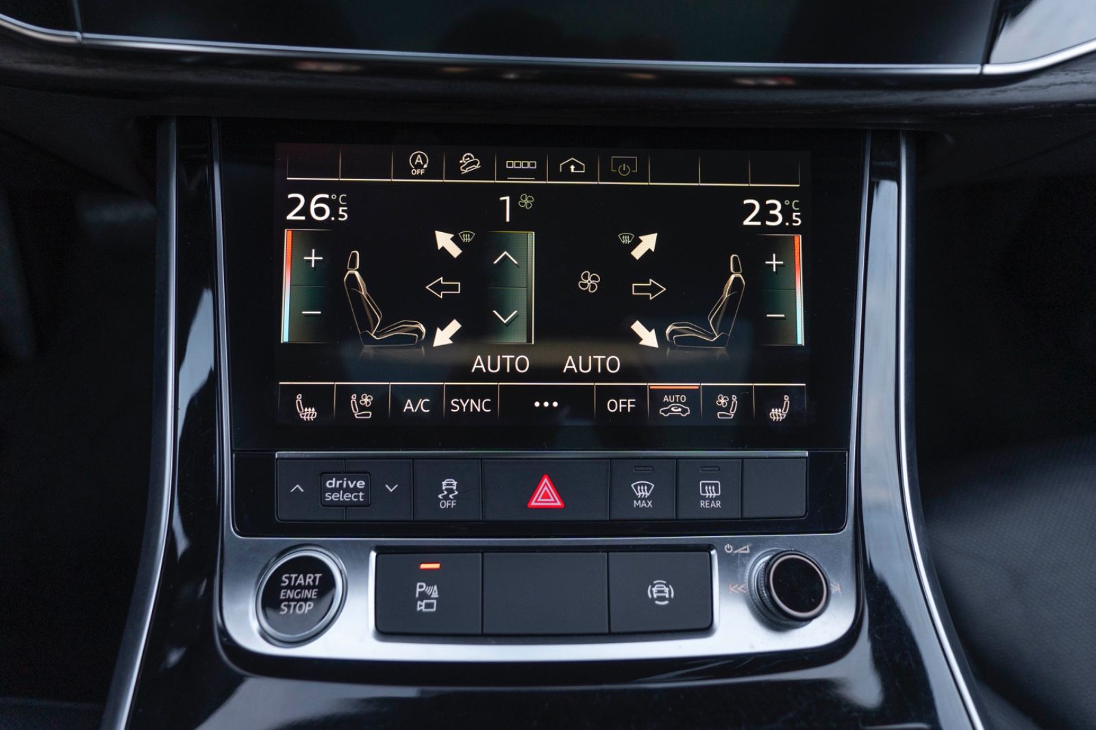 Fahrzeugabbildung Audi Q8 55 TFSI Quattro S-LINE B&O 3D ACC MATRIX NAV