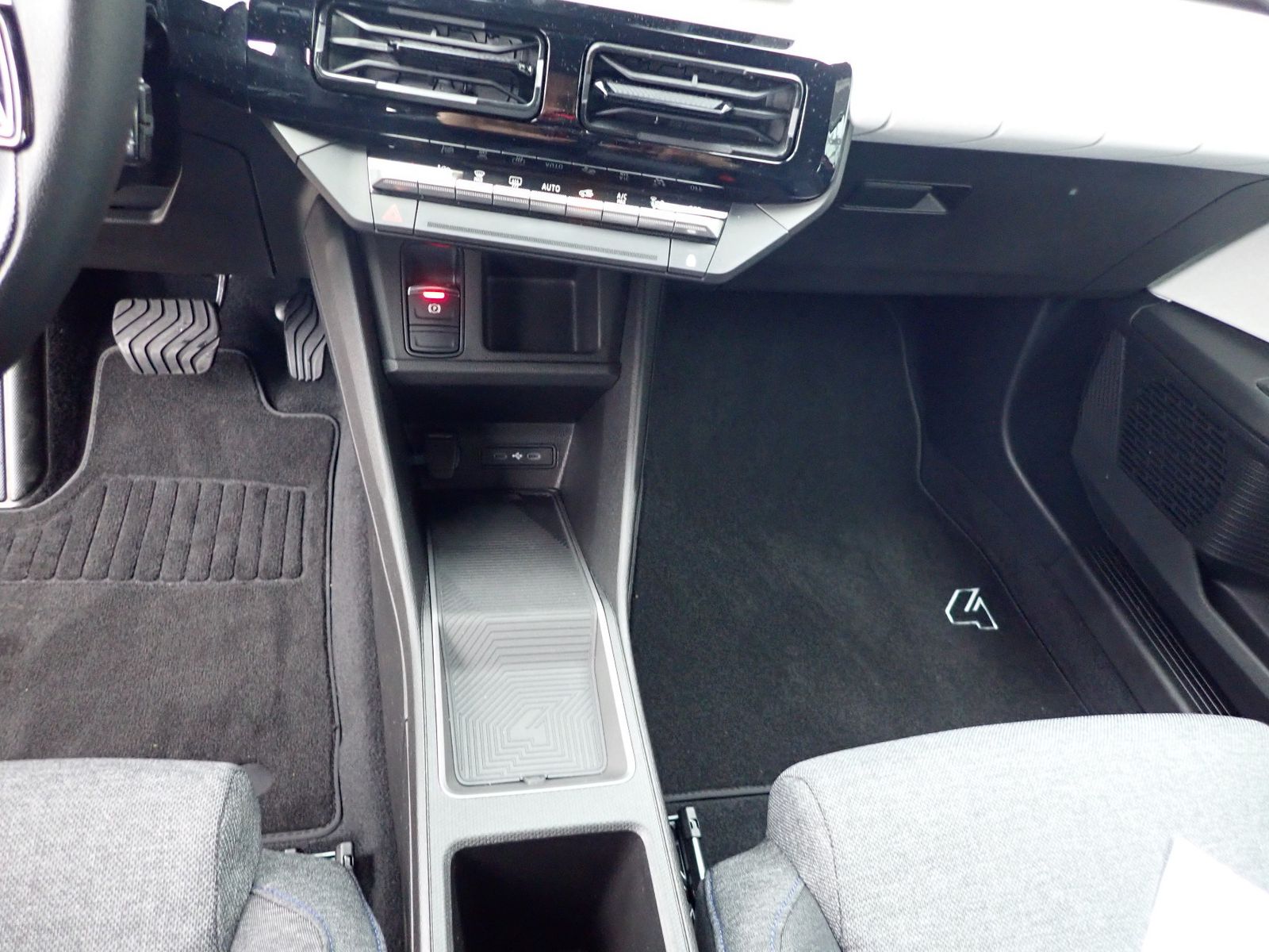 Fahrzeugabbildung Renault R 4 E-Tech elektrisch Evolution 120 Urban Rangeg