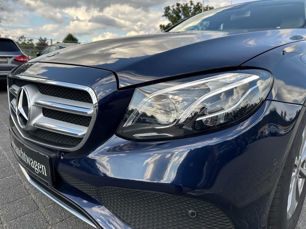 Fahrzeugabbildung Mercedes-Benz E 250 Avantg. Totwi. LED SHZ Ambie. Navi KAM RDK