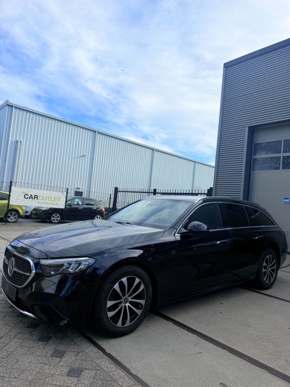 Image of Mercedes-Benz E 220