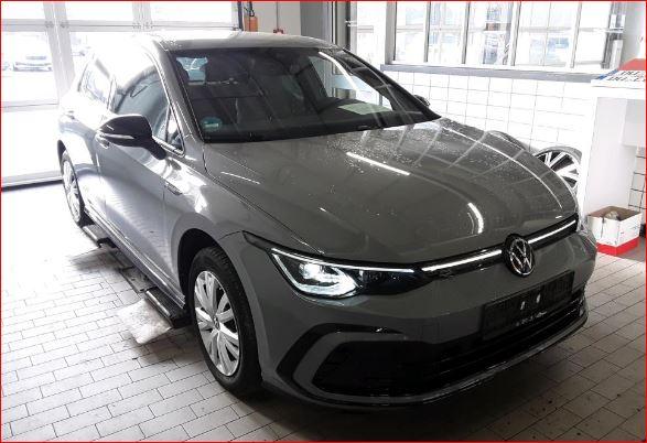 Volkswagen Golf VIII 1.5 TSI DSG R-Line Matrix SHZ H&K LM18