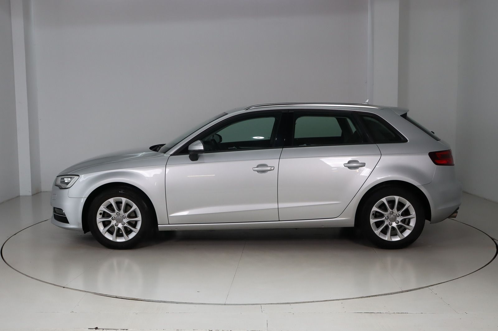 Fahrzeugabbildung Audi A3 1.4 TFSI Ambiente Sportback * Navi * Bi-Xenon