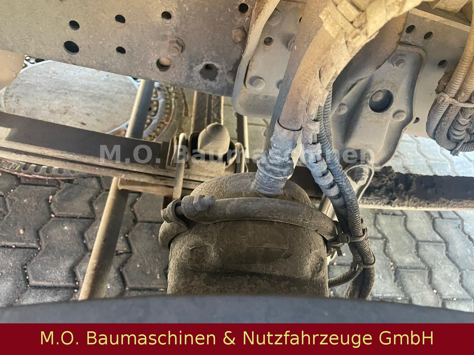 Fahrzeugabbildung Mercedes-Benz 1222 L / Ladebordwand / Thermoking VM-400 D /AC