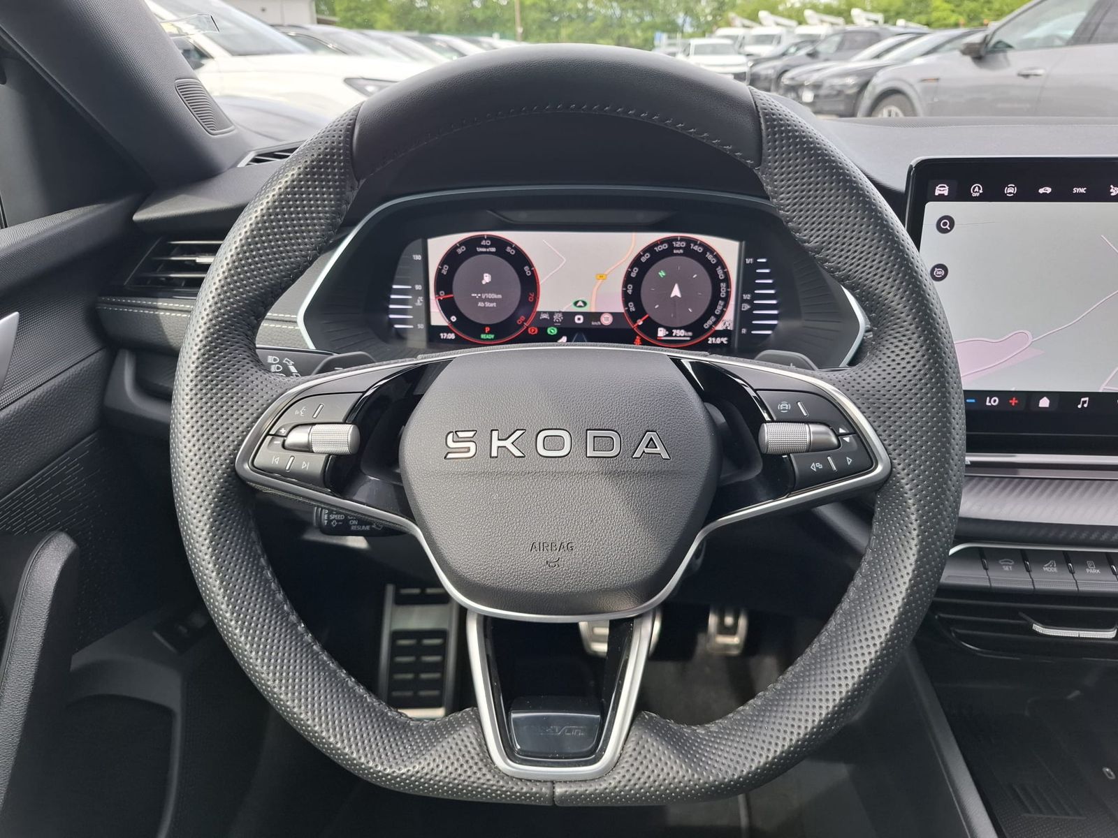 Fahrzeugabbildung SKODA Octavia 1.5 DSG Sportline PANO*MATRIX*AHK*5J.GAR