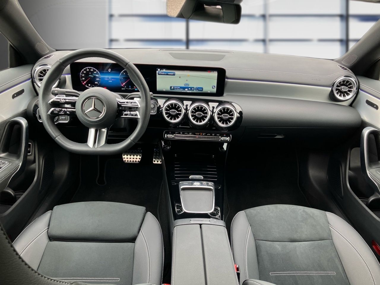 Fahrzeugabbildung Mercedes-Benz CLA 200 d Coupé AMG+NIGHT+AHK+MULTIBEAM+KAMERA+