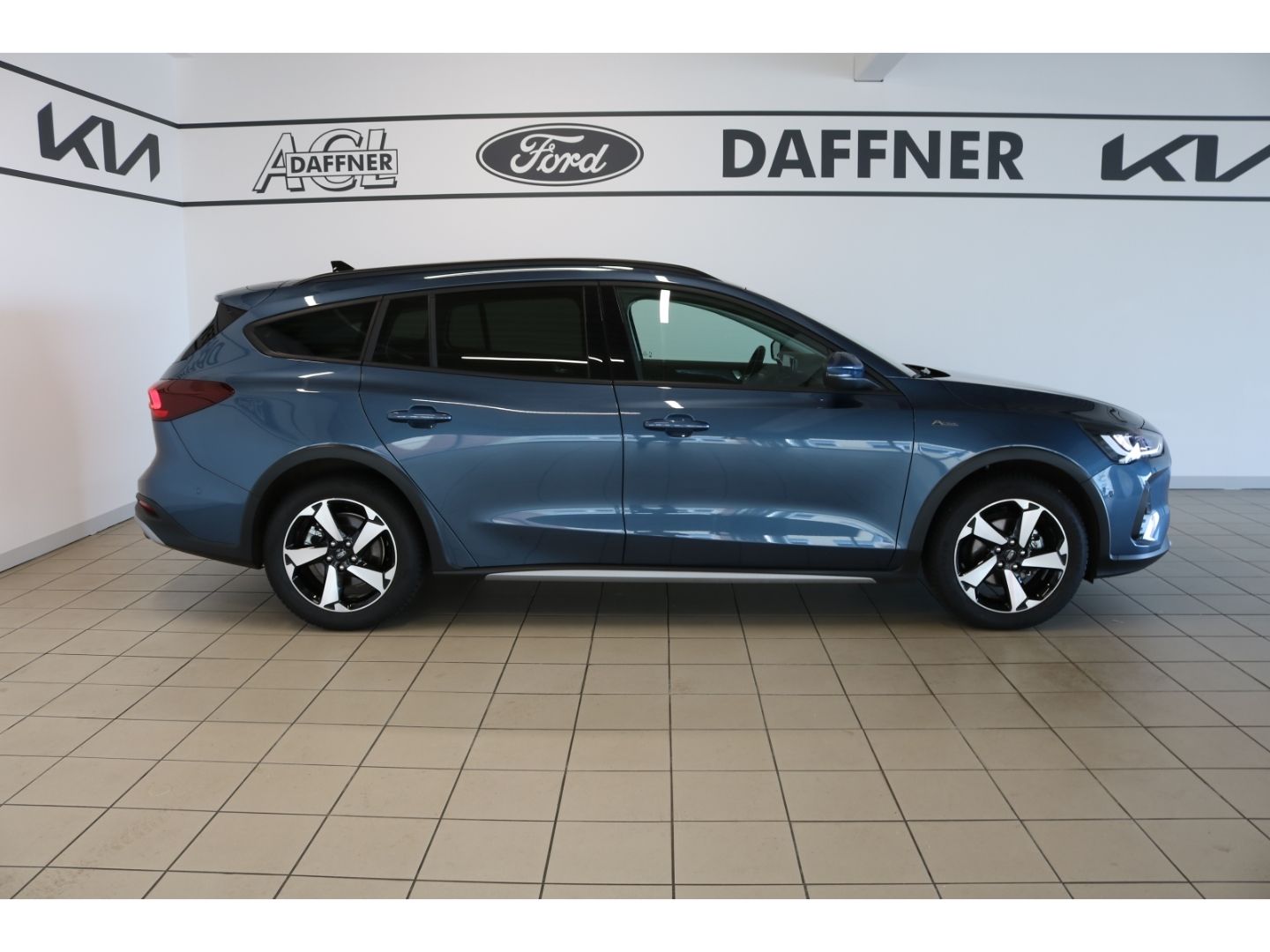 Fahrzeugabbildung Ford Focus Active X MHEV LED totWinkASS Spurhalte ASS