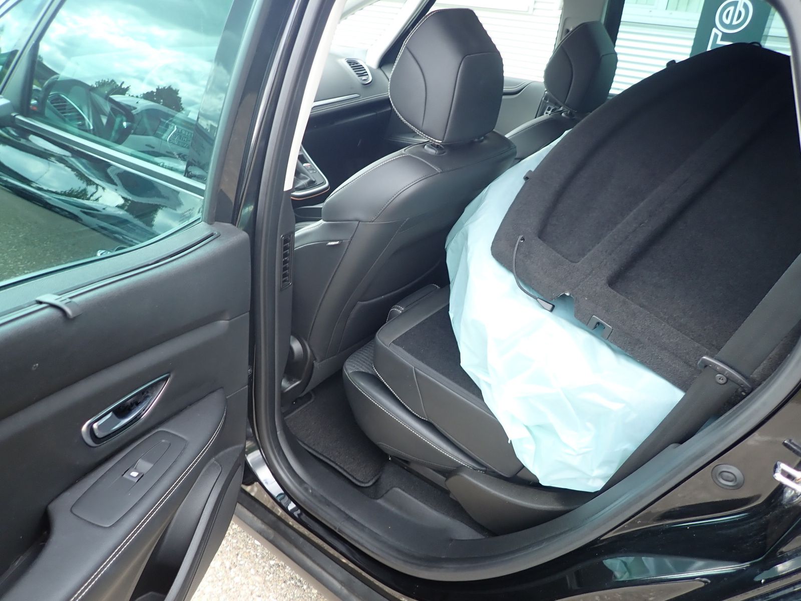 Fahrzeugabbildung Renault Scenic Intens TCe 140 GPF