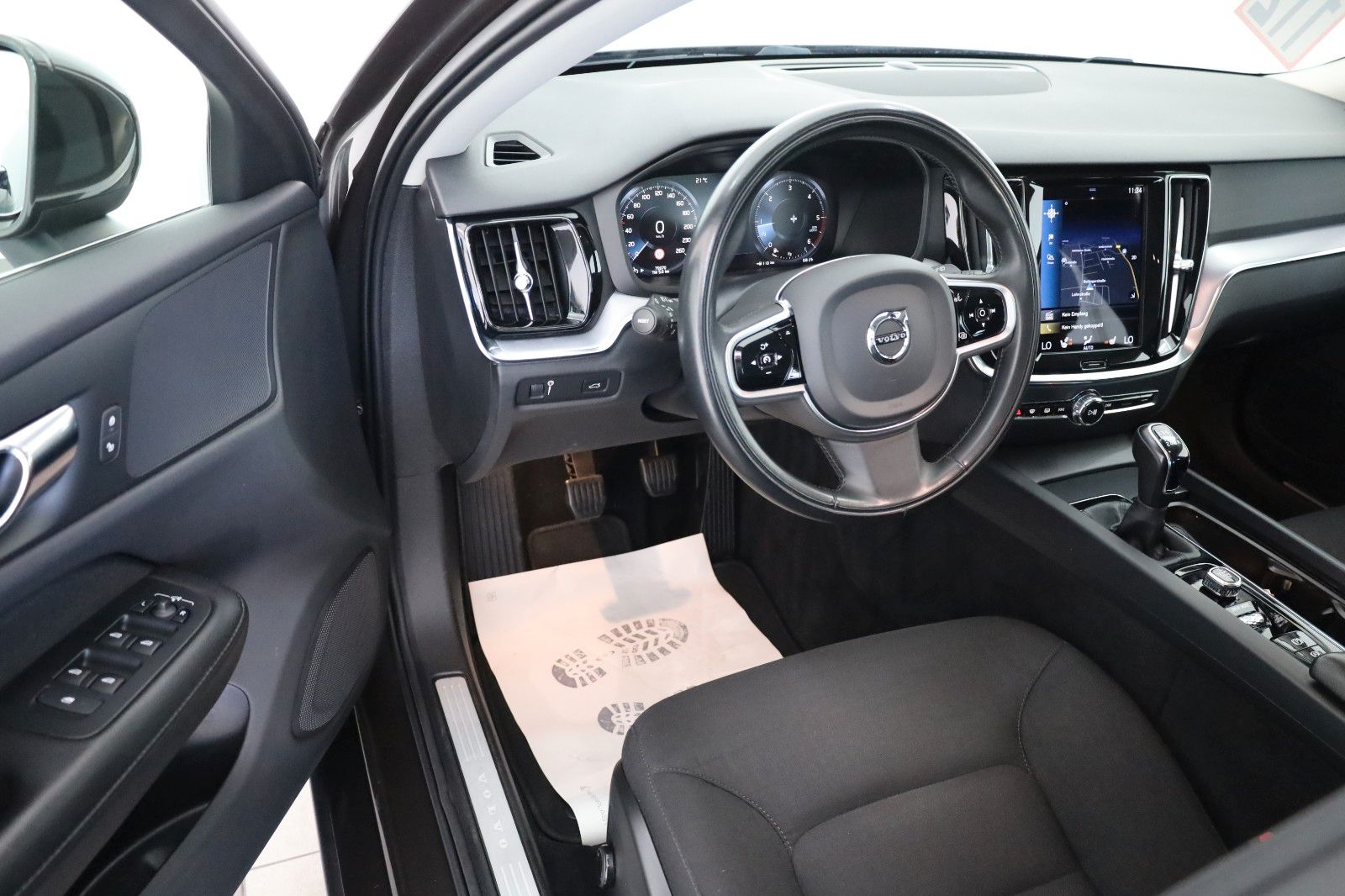 Fahrzeugabbildung Volvo V60 Momentum Pro,Navi,LED,SH,Kamera,DAB,