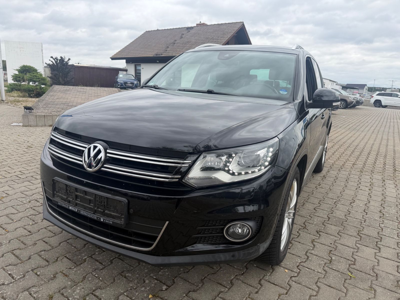 Volkswagen Tiguan - 1