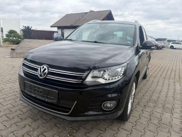 Volkswagen Tiguan - 1