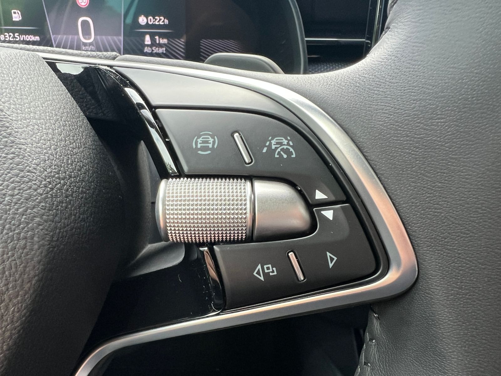 Fahrzeugabbildung SKODA Kamiq Selection 1.0 TSI DSG *ACC, LED, Kamera, S