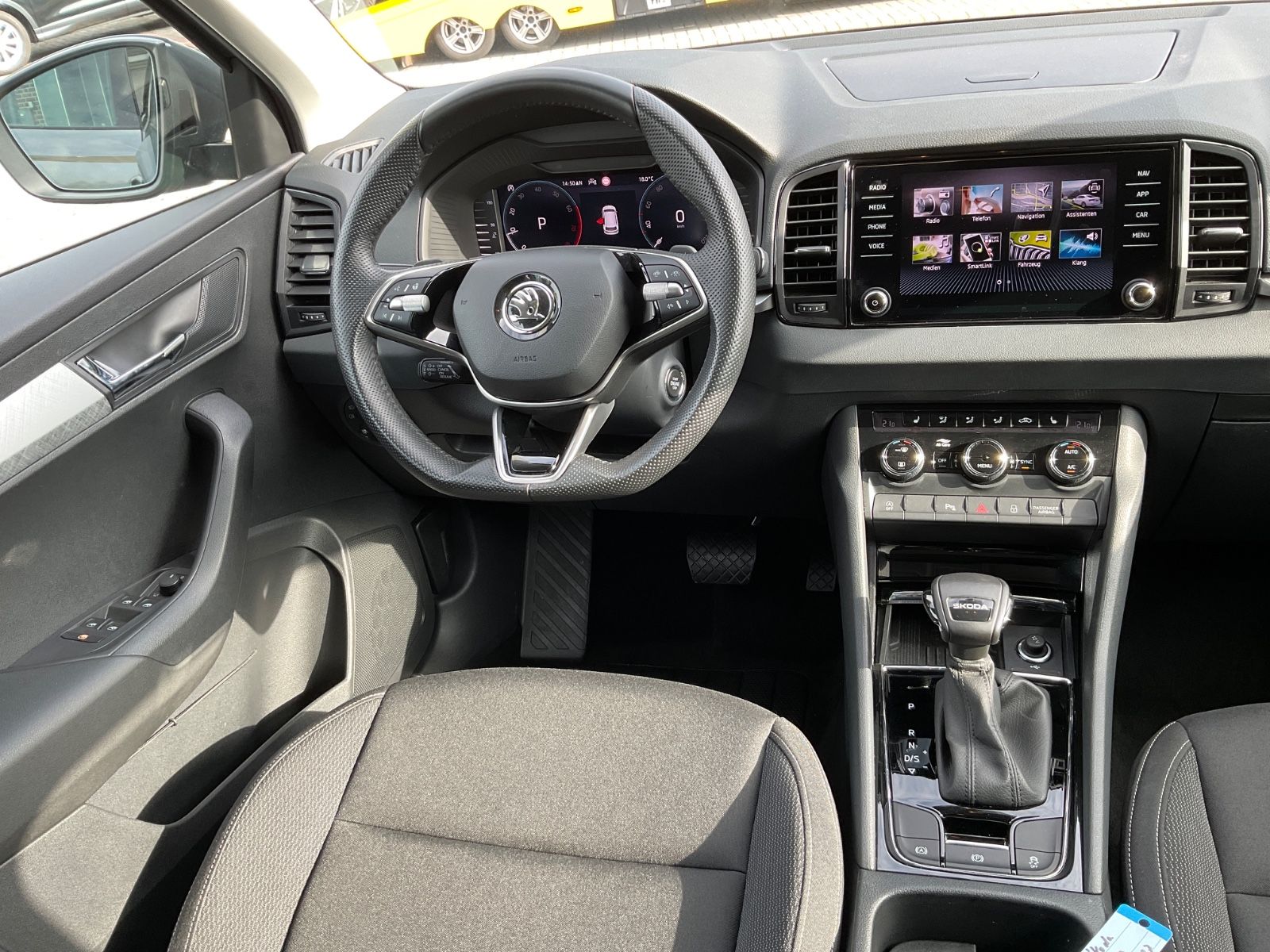 Fahrzeugabbildung SKODA Karoq 1.5l TSI DSG ACC,Kamera,Navi,LED,ACC