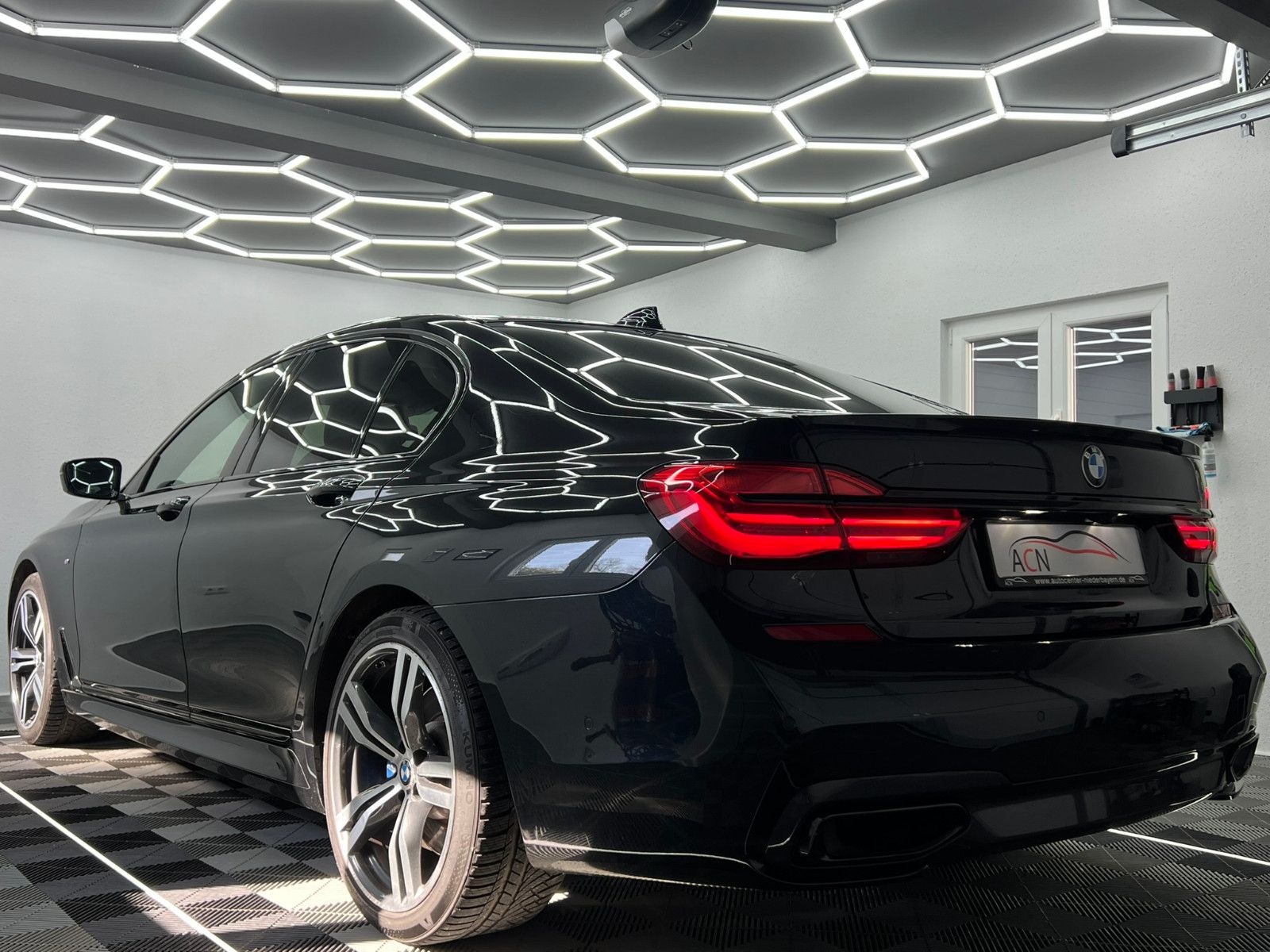 Fahrzeugabbildung BMW 750 d xDrive M SPORT/LASER/TOP VIEW/MASSAGE/19%