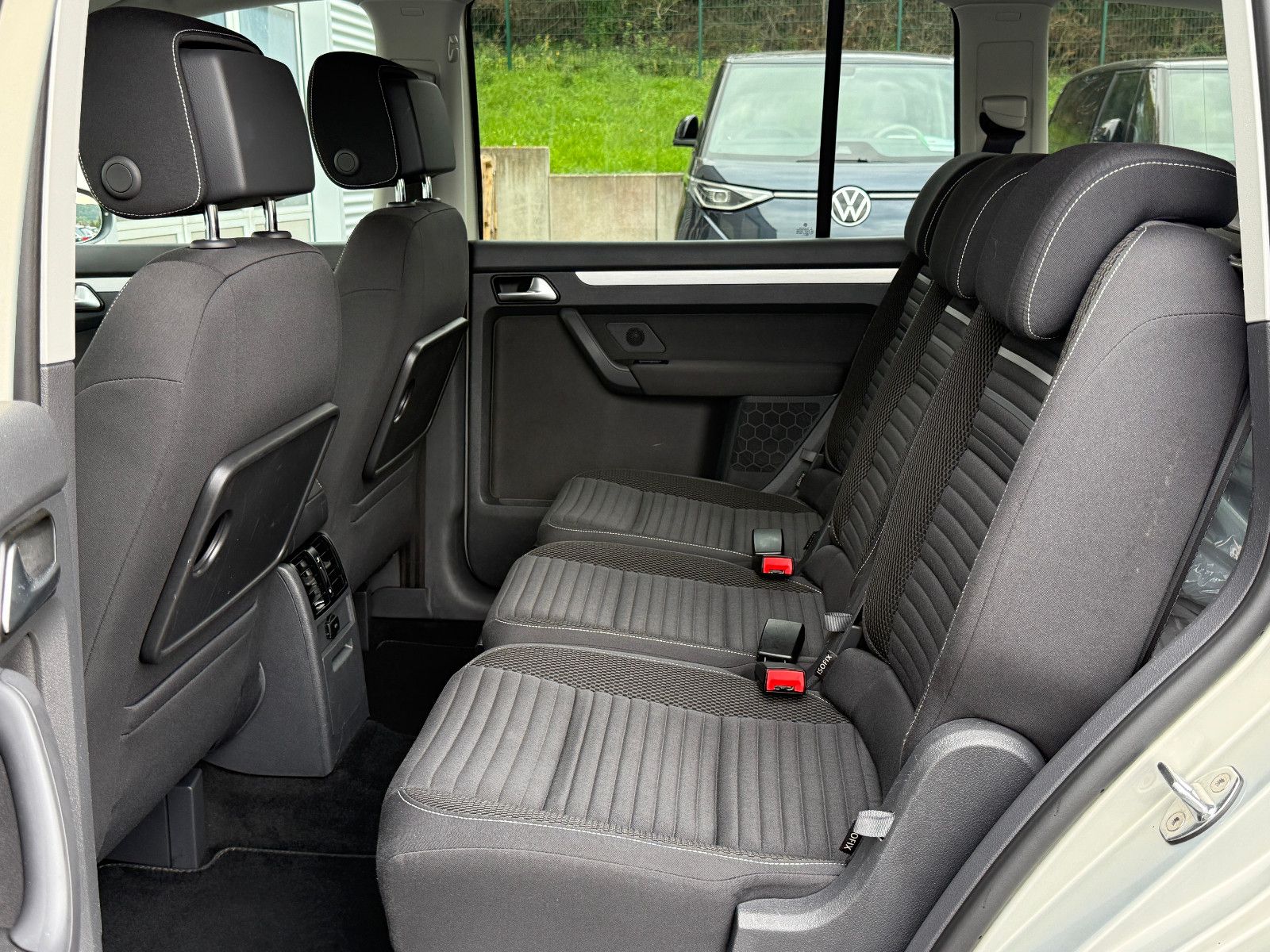 Fahrzeugabbildung Volkswagen Touran Cup 1.2 TSI 7-Sitzer Bi-Xenon GRA SHZ PDC