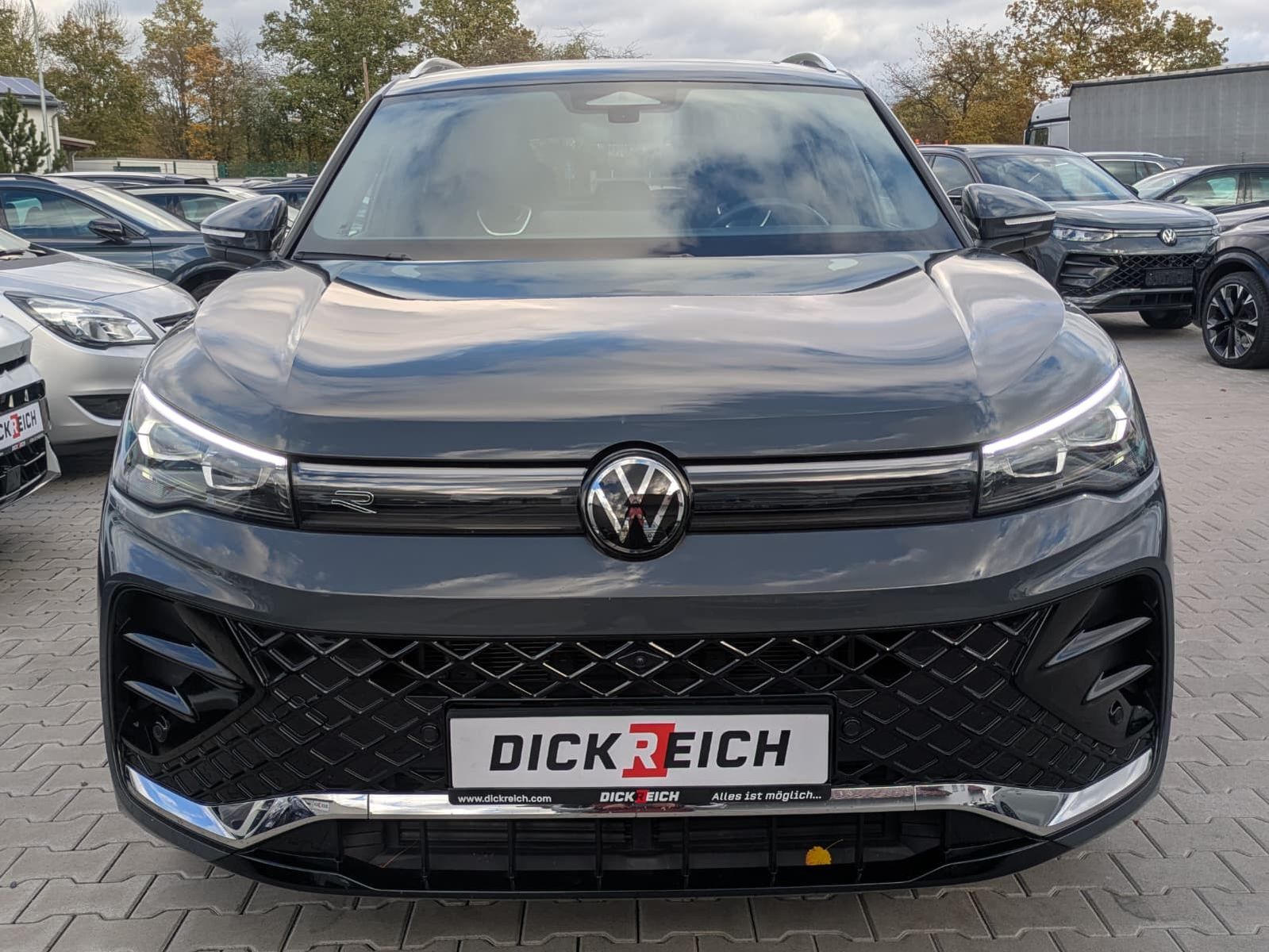 Fahrzeugabbildung Volkswagen Tiguan 2.0 TDI 4M R-Line PANO*H&K*AHK*MATRIX*20"