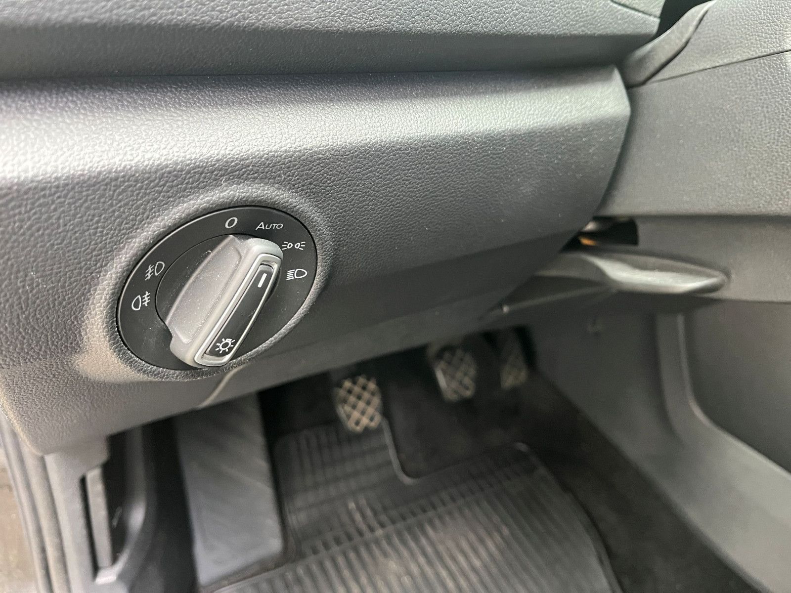 Fahrzeugabbildung Volkswagen T-Roc Style 1,5 TSI PDC LED ALU SHZ ACC UVM