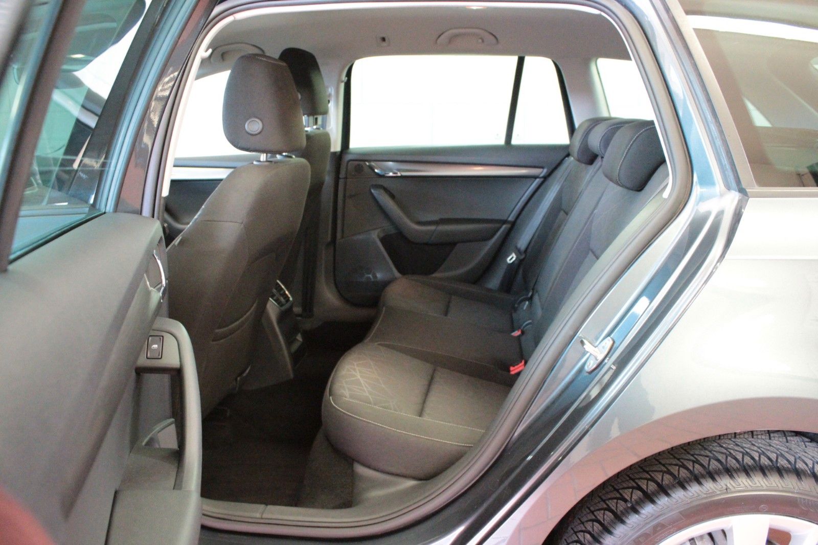 Fahrzeugabbildung SKODA Octavia 1.6 TDI CLEVER Combi  Navigation