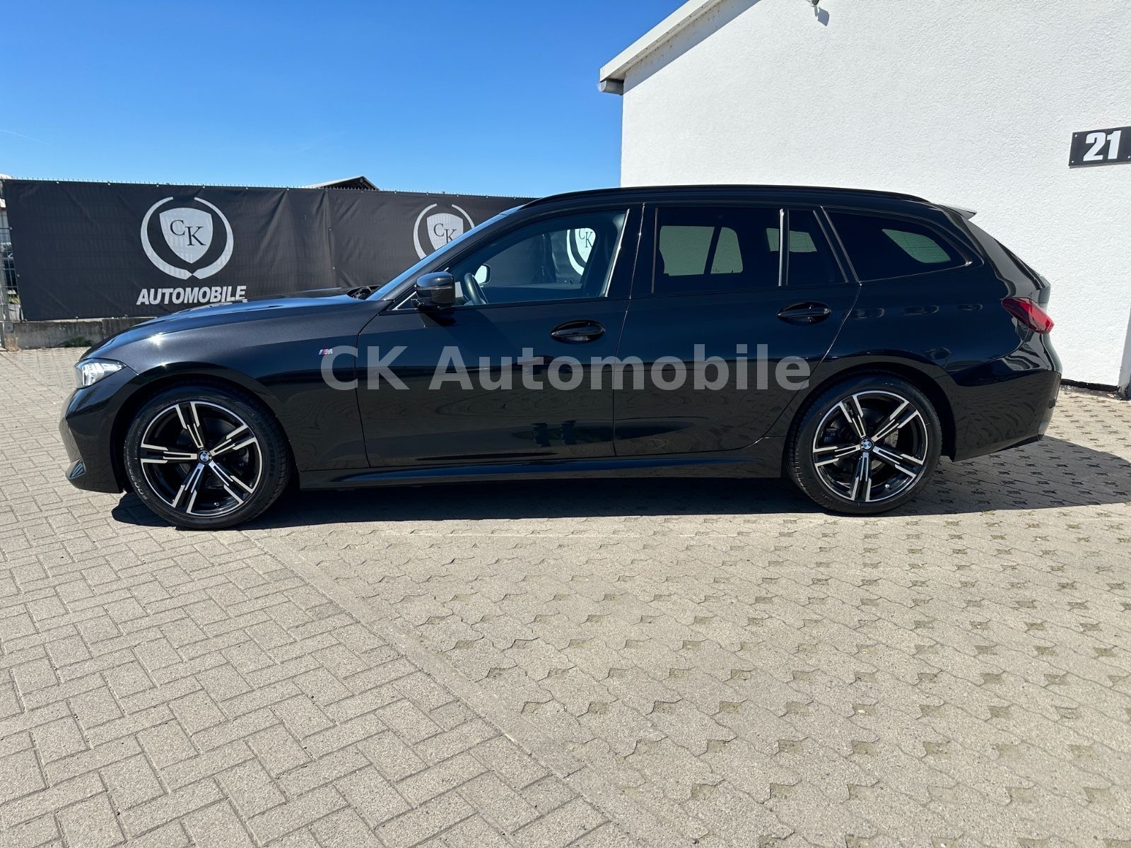 Fahrzeugabbildung BMW 320d Touring M-Sport Facelift/Shadow-Line/Navi