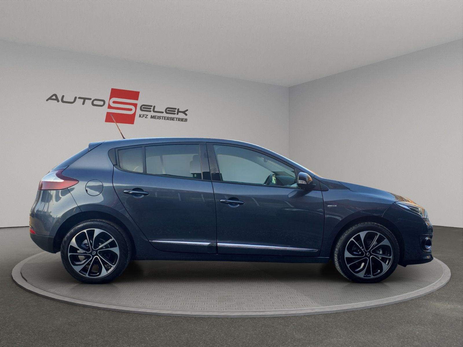 Fahrzeugabbildung Renault Megane III Lim. 5-trg. BOSE Edition TÜV SERVICE