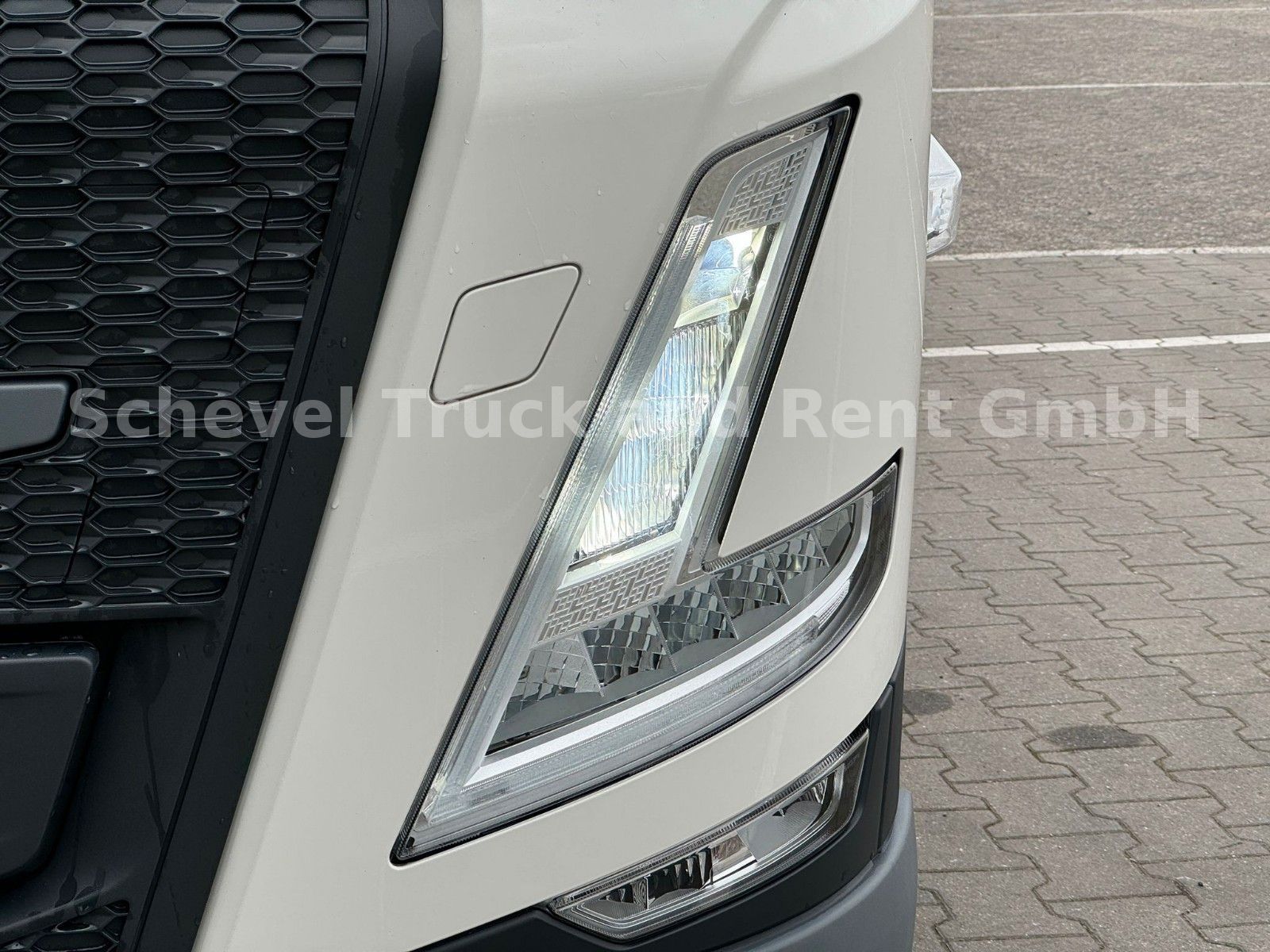 Fahrzeugabbildung Volvo FM 330 6x2 Doppelkabine Fahrgestell ADR