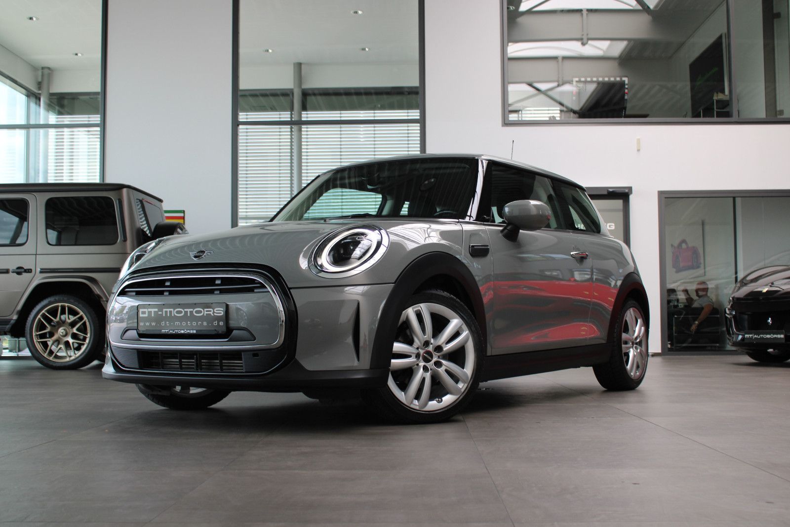 MINI COOPER AUTOMATIK *ESSENTIAL TRIM*NAVI/LED/17"JCW