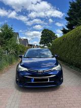 Toyota Avensis 2,0-l-D-4D Executive Touring Sports ... - Toyota Avensis Gebrauchtwagen in Hamburg