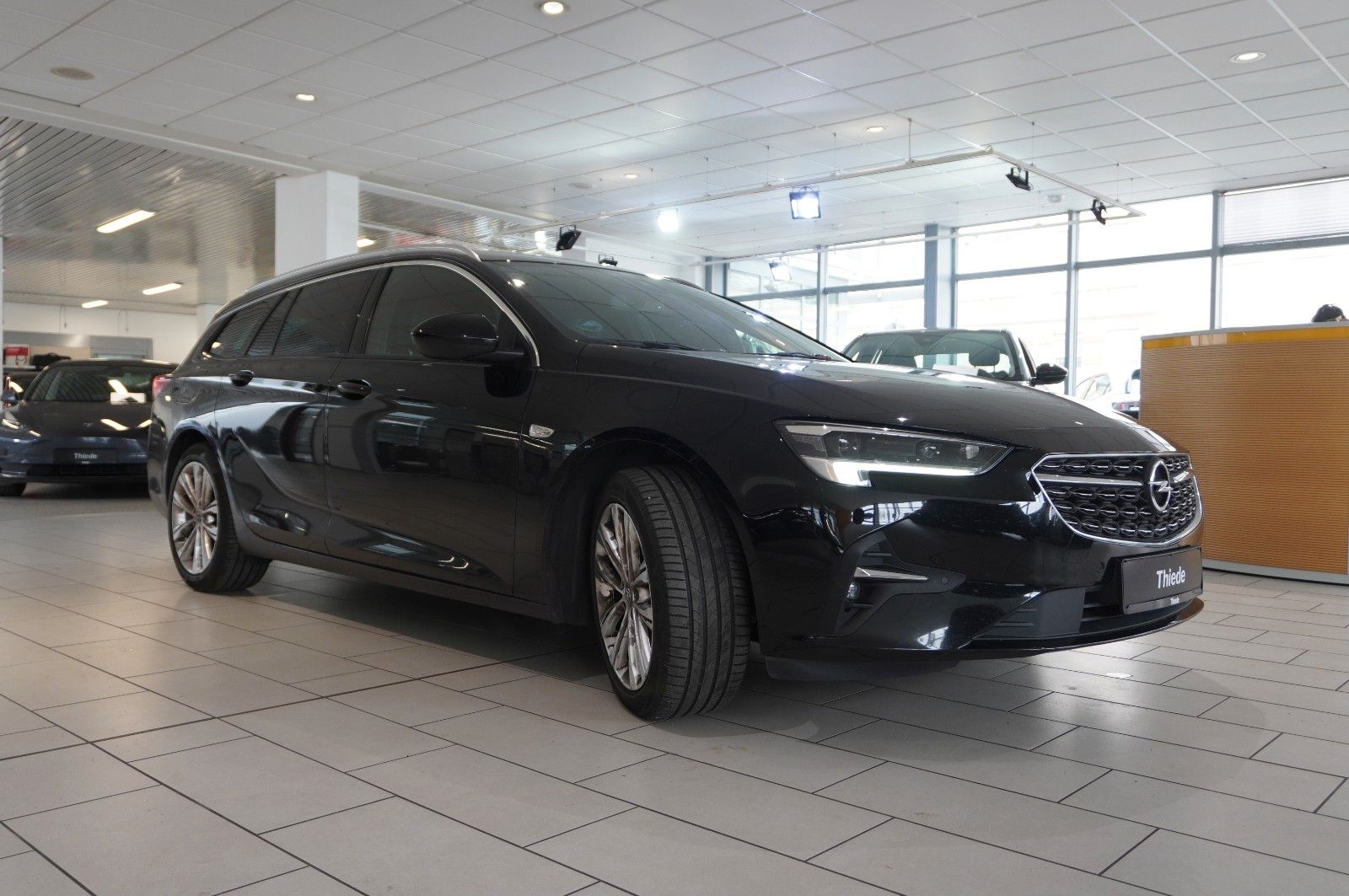 Fahrzeugabbildung Opel Insignia B ST 2.0D BUSI. 4X4 NAVI/LED/KAMERA/DAB