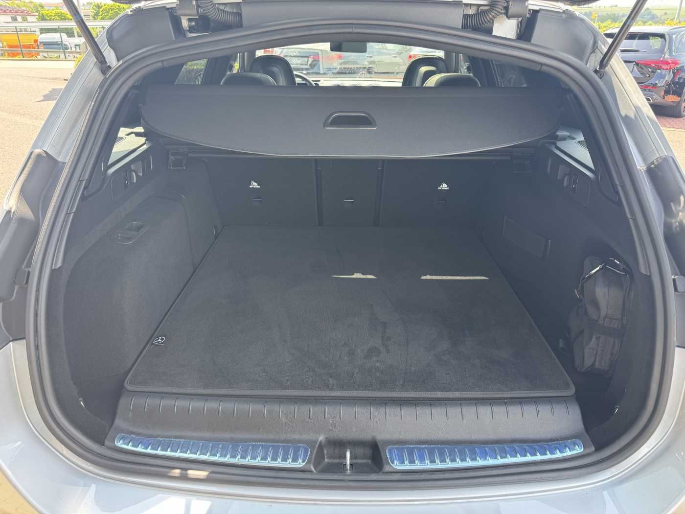 Fahrzeugabbildung Mercedes-Benz C 300de AMG+Pano+Burm+HUD+360+Digital+VOLL